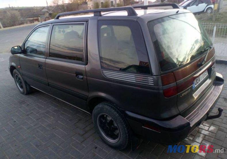 1996' Mitsubishi Space Wagon photo #1