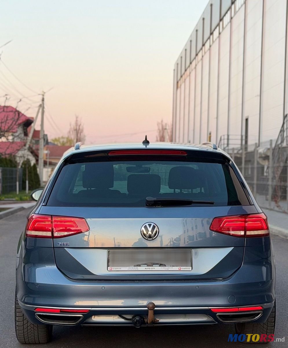 2015' Volkswagen Passat photo #1