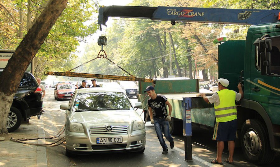 Parlamentul aprobă măsuri pentru prevenirea ridicării abuzive a mașinilor