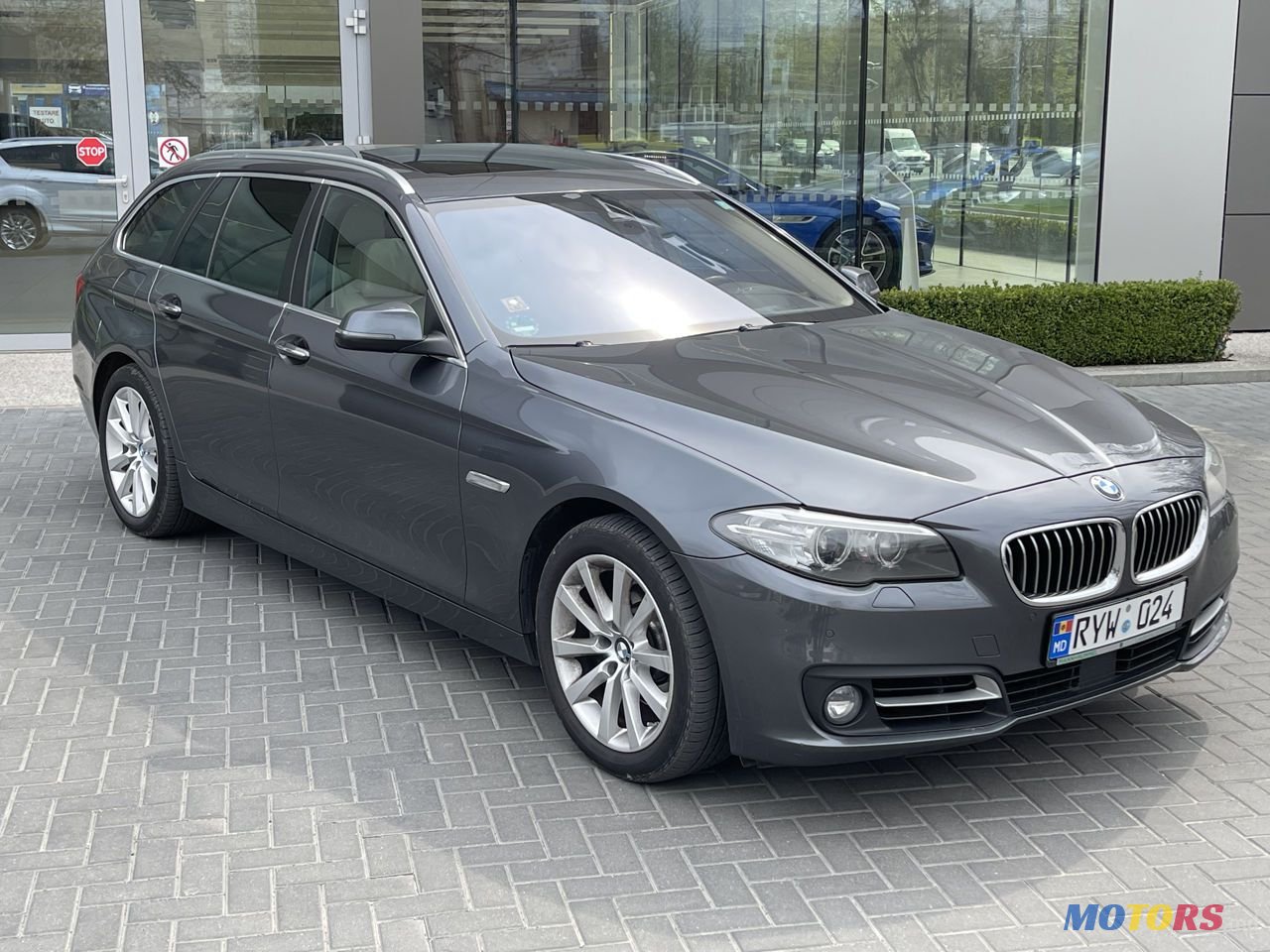 2015' BMW 5 Series photo #1