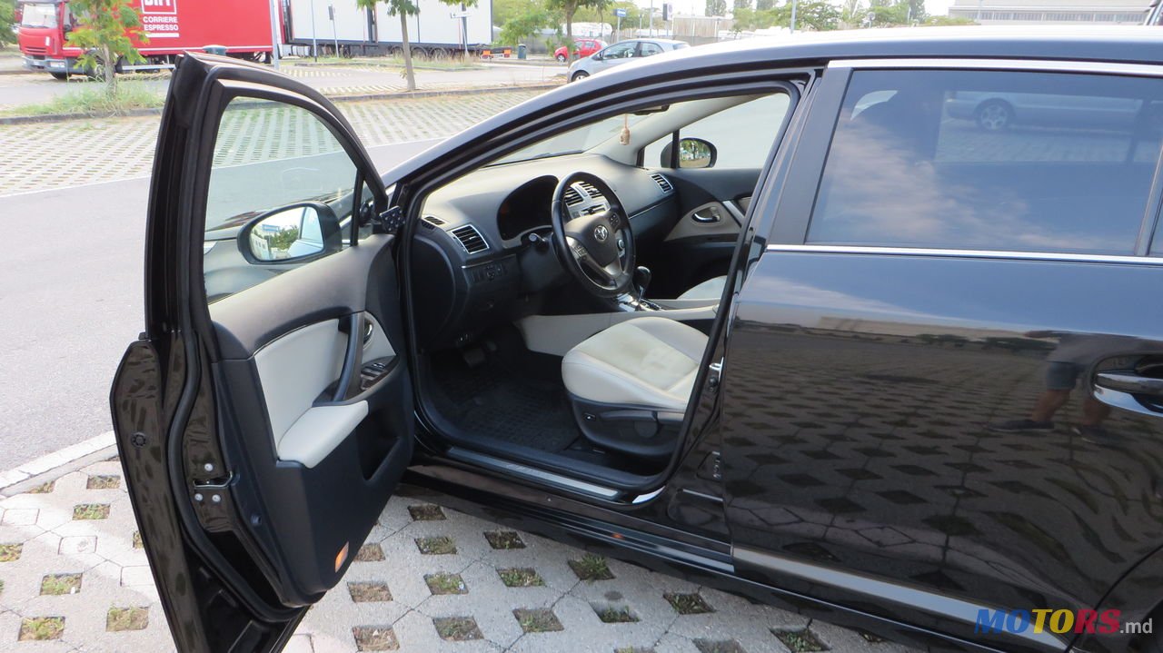 2012' Toyota Avensis photo #4