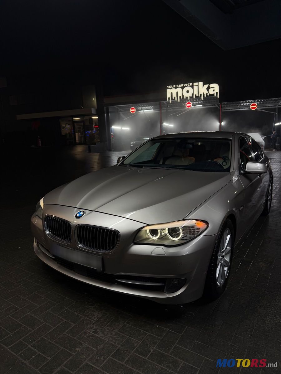 2011' BMW 5 Series photo #1