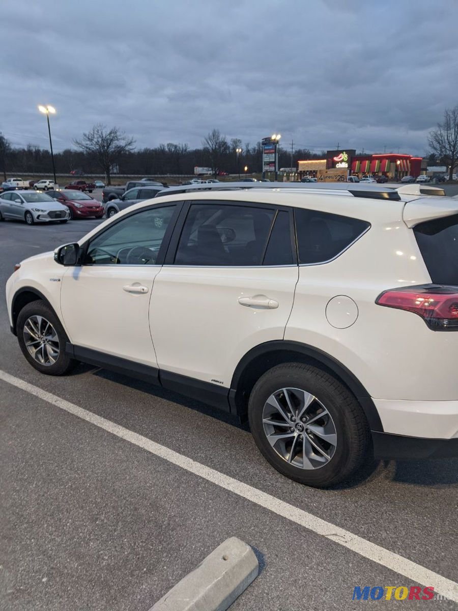 2017' Toyota RAV4 photo #3