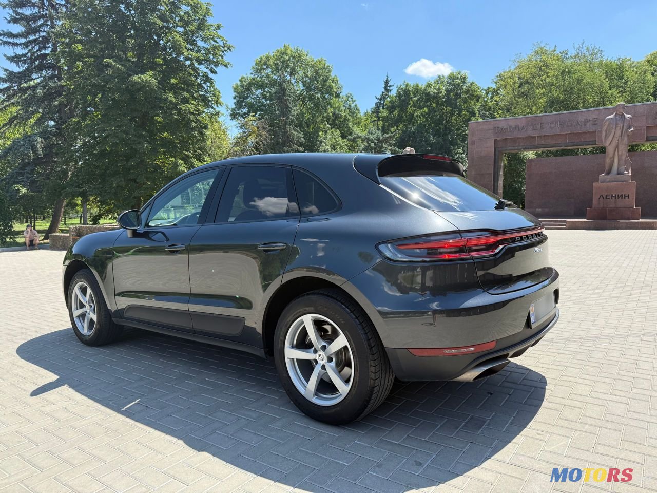 2020' Porsche Macan photo #3