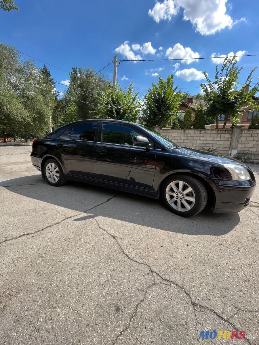 2005' Toyota Avensis photo #2