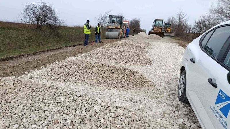 Lucrări de întreținere a drumurilor în toată țara: Intervenții pe mai multe tronsoane