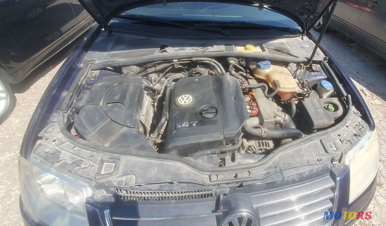 2002' Volkswagen Passat photo #4