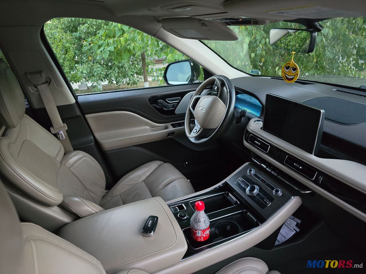 2020' Lincoln Aviator photo #3