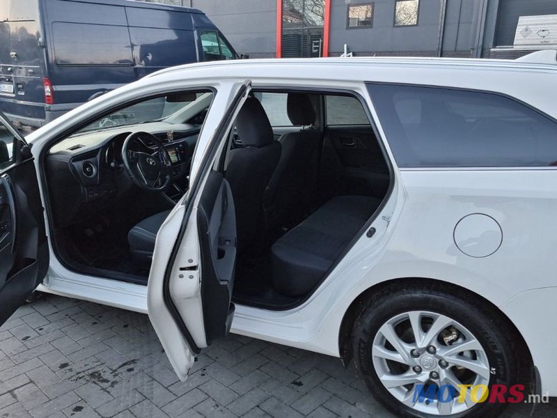 2016' Toyota Auris photo #6