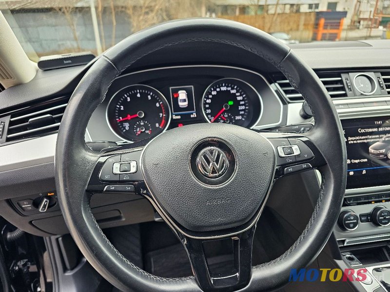 2017' Volkswagen Passat photo #6