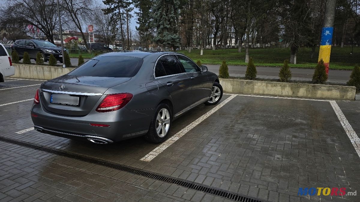2017' Mercedes-Benz E-Class photo #2