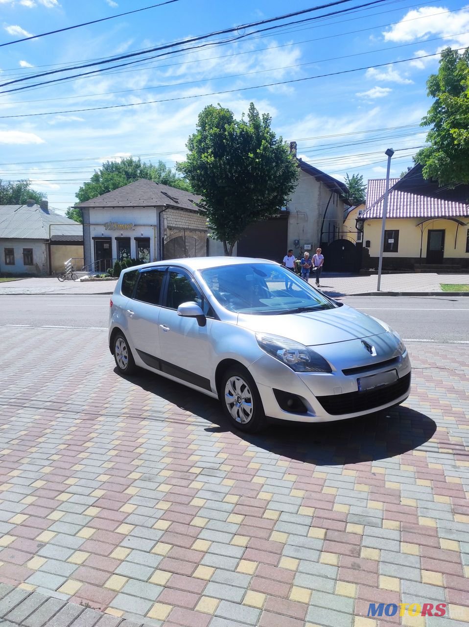 2010' Renault Grand Scenic photo #1