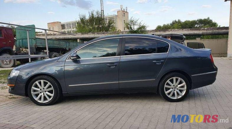 2010' Volkswagen Passat photo #1