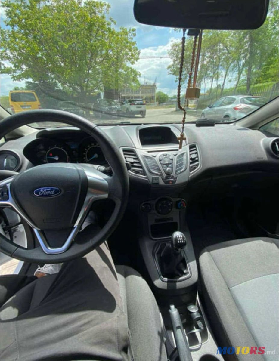 2016' Ford Fiesta photo #6