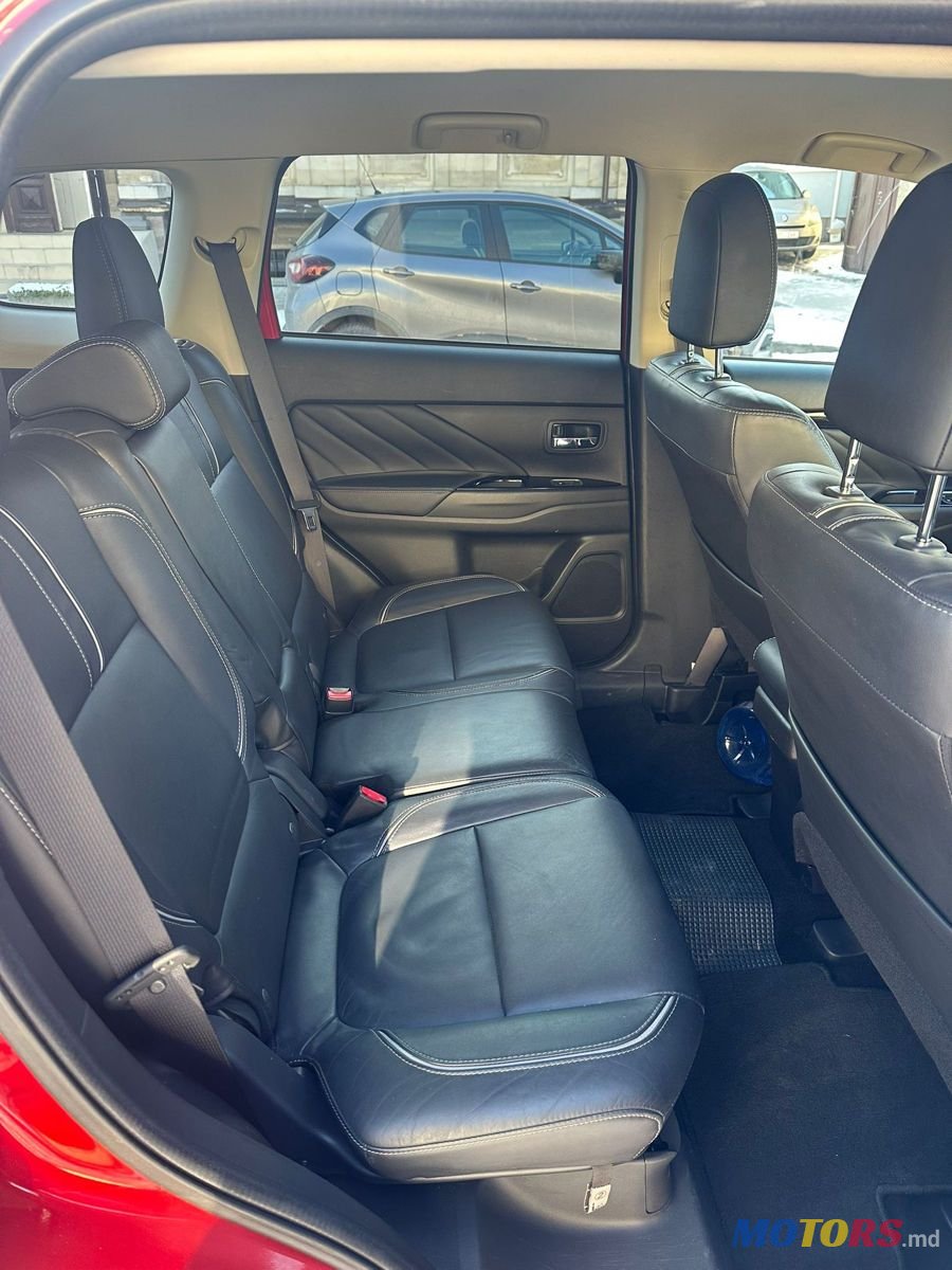 2017' Mitsubishi Outlander photo #4