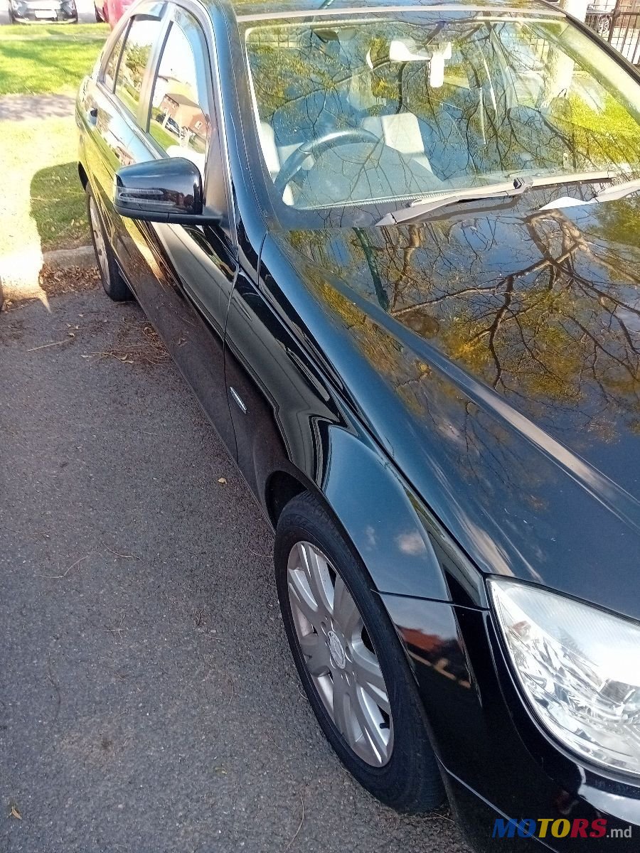 2010' Mercedes-Benz C-Class photo #2