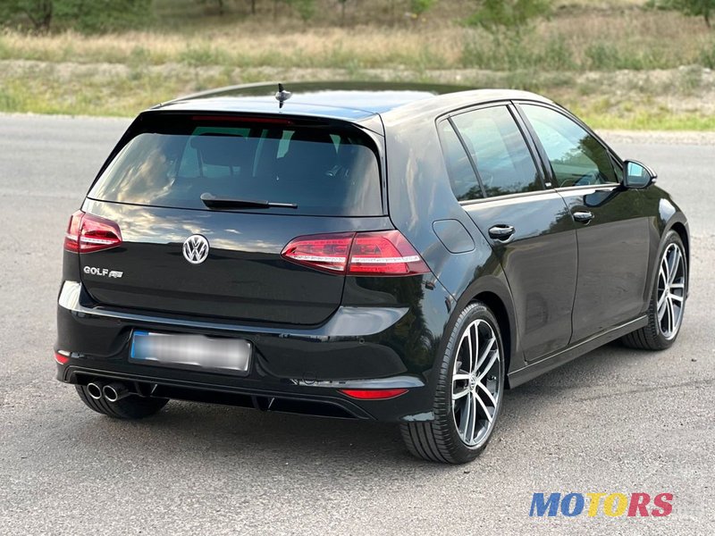 2017' Volkswagen Golf photo #2