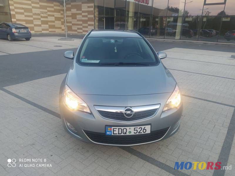 2012' Opel Astra photo #1