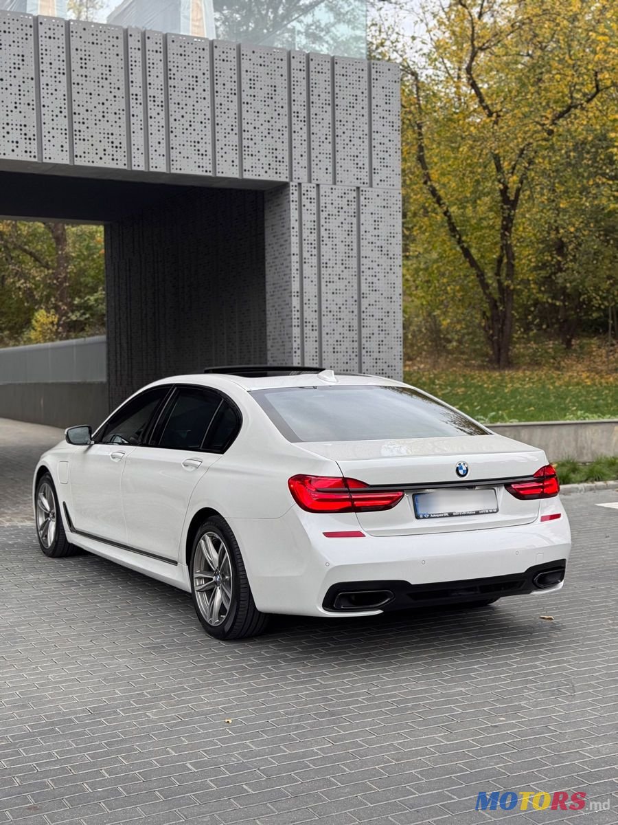 2017' BMW 7 Series photo #2