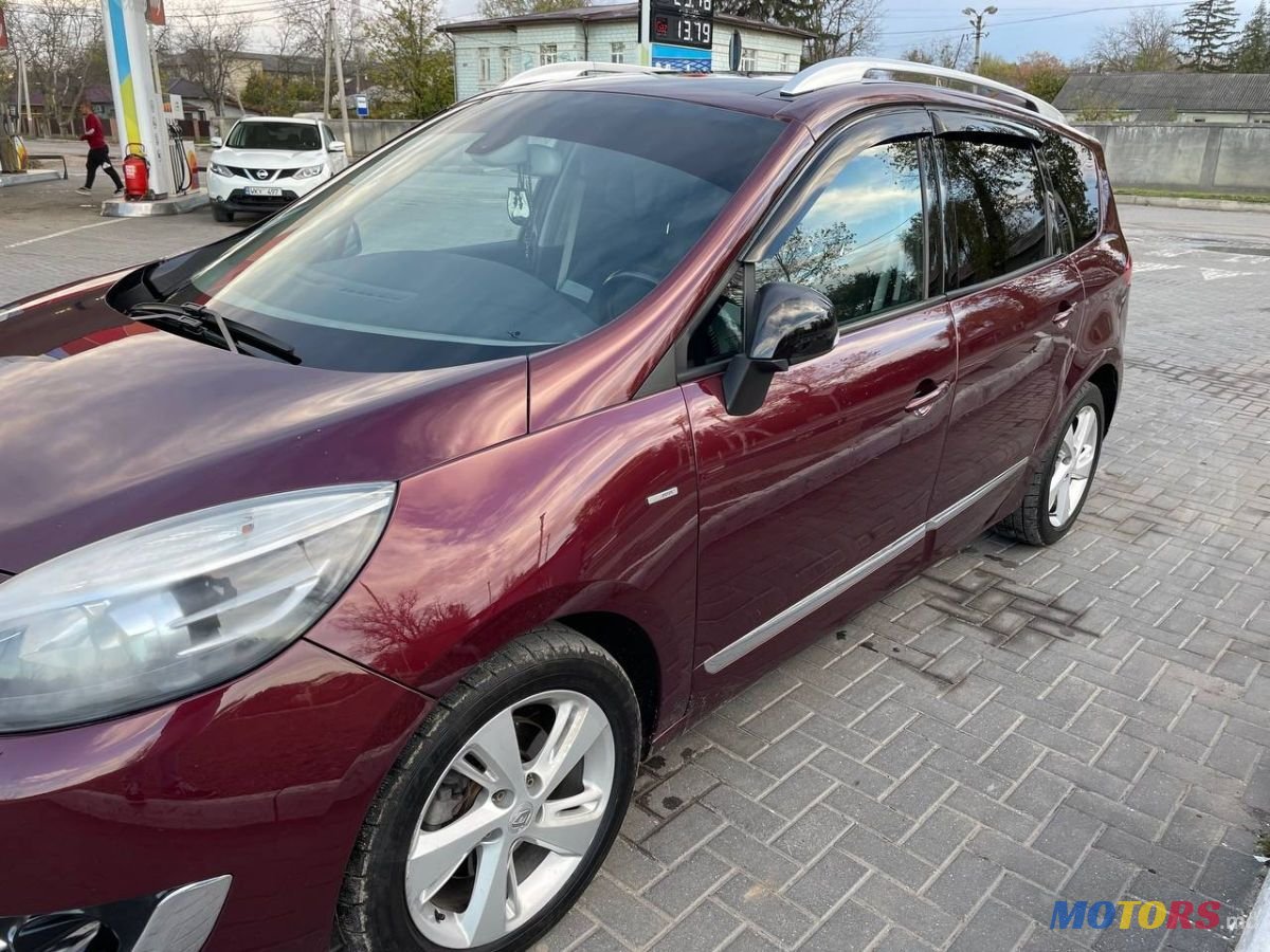 2013' Renault Grand Scenic photo #4