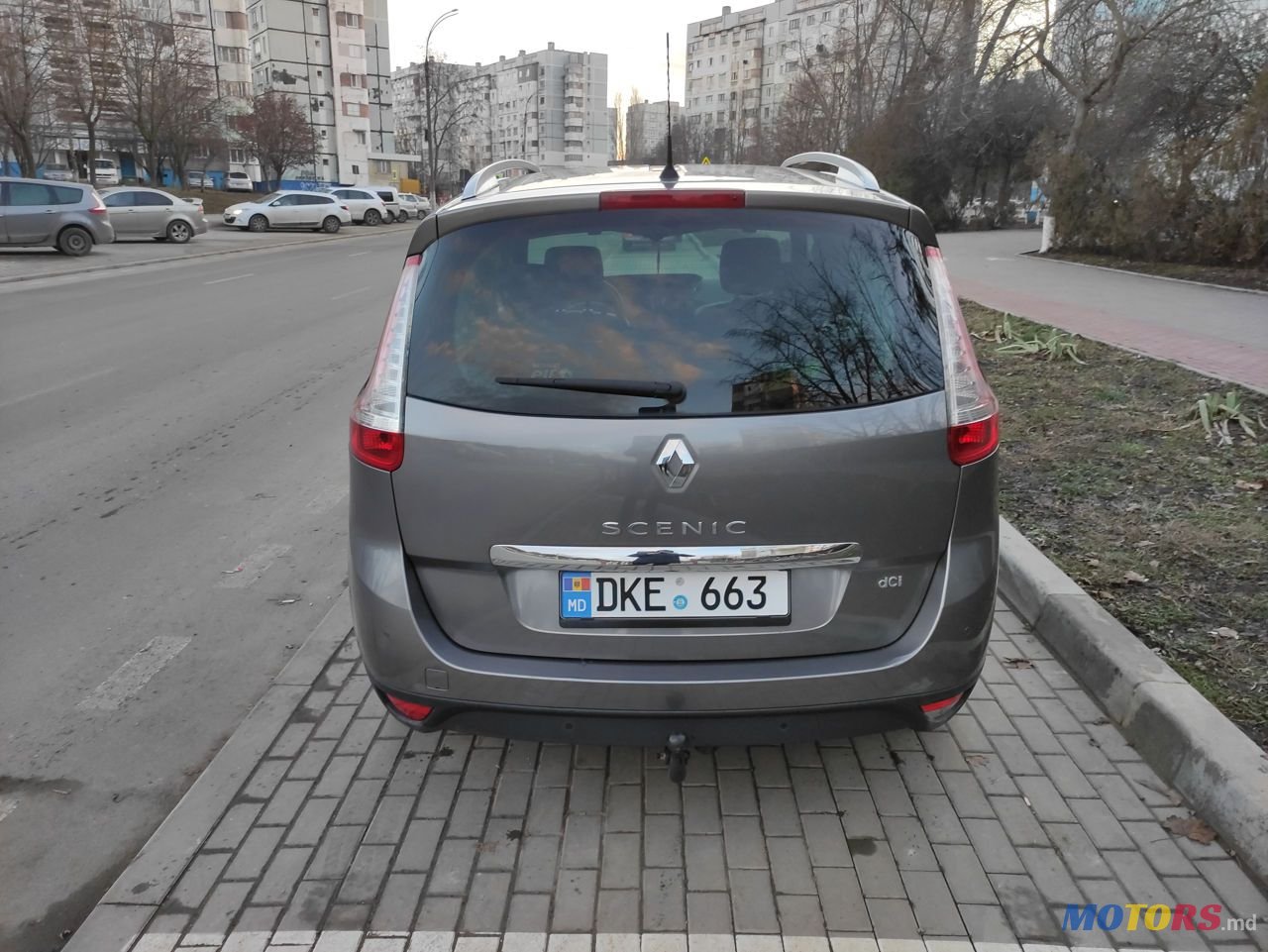 2015' Renault Grand Scenic photo #2
