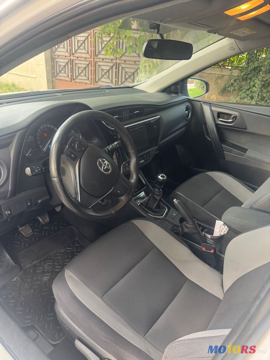 2015' Toyota Auris photo #6