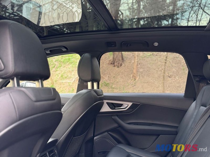 2019' Audi Q7 photo #6