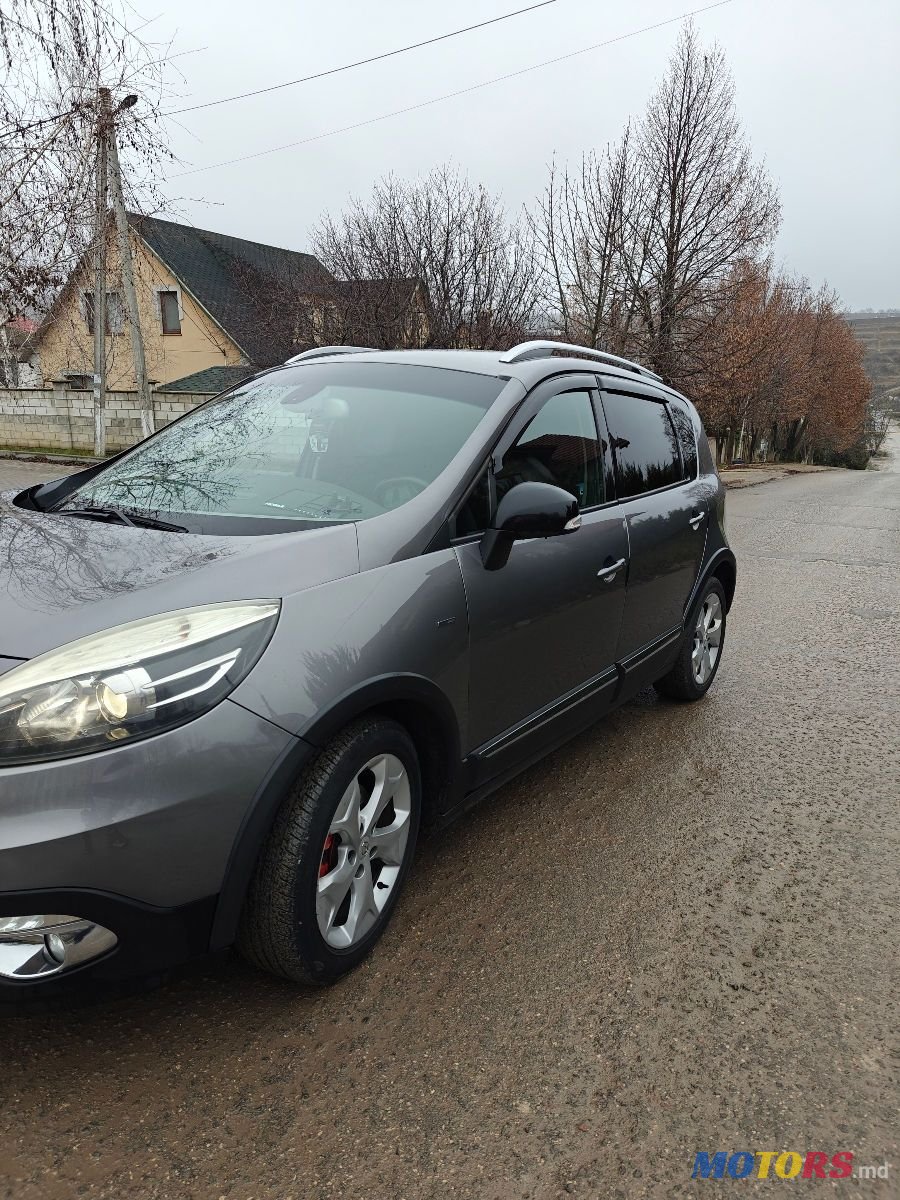 2013' Renault Scenic photo #2