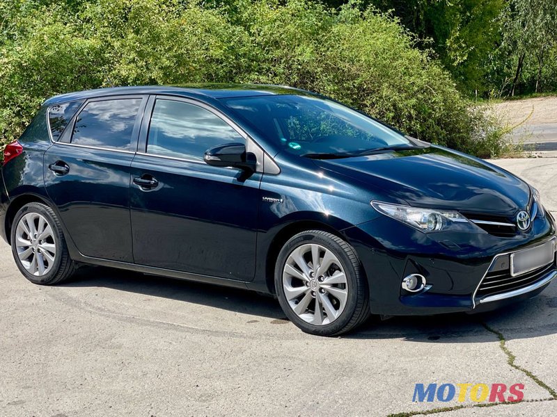 2013' Toyota Auris photo #4