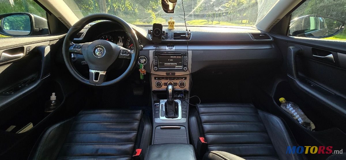 2013' Volkswagen Passat photo #6