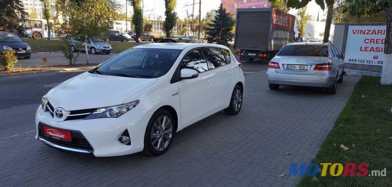 2013' Toyota Auris photo #2