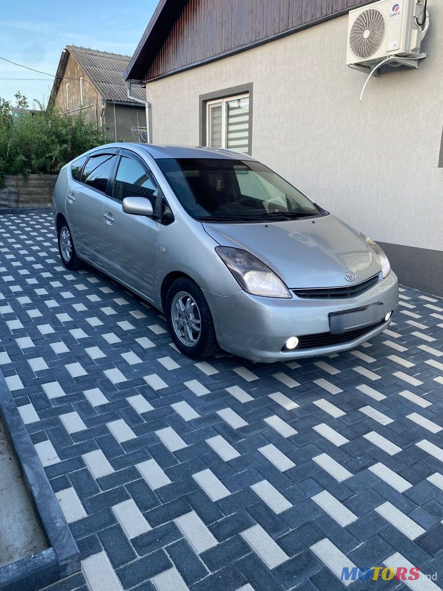 2005' Toyota Prius photo #2