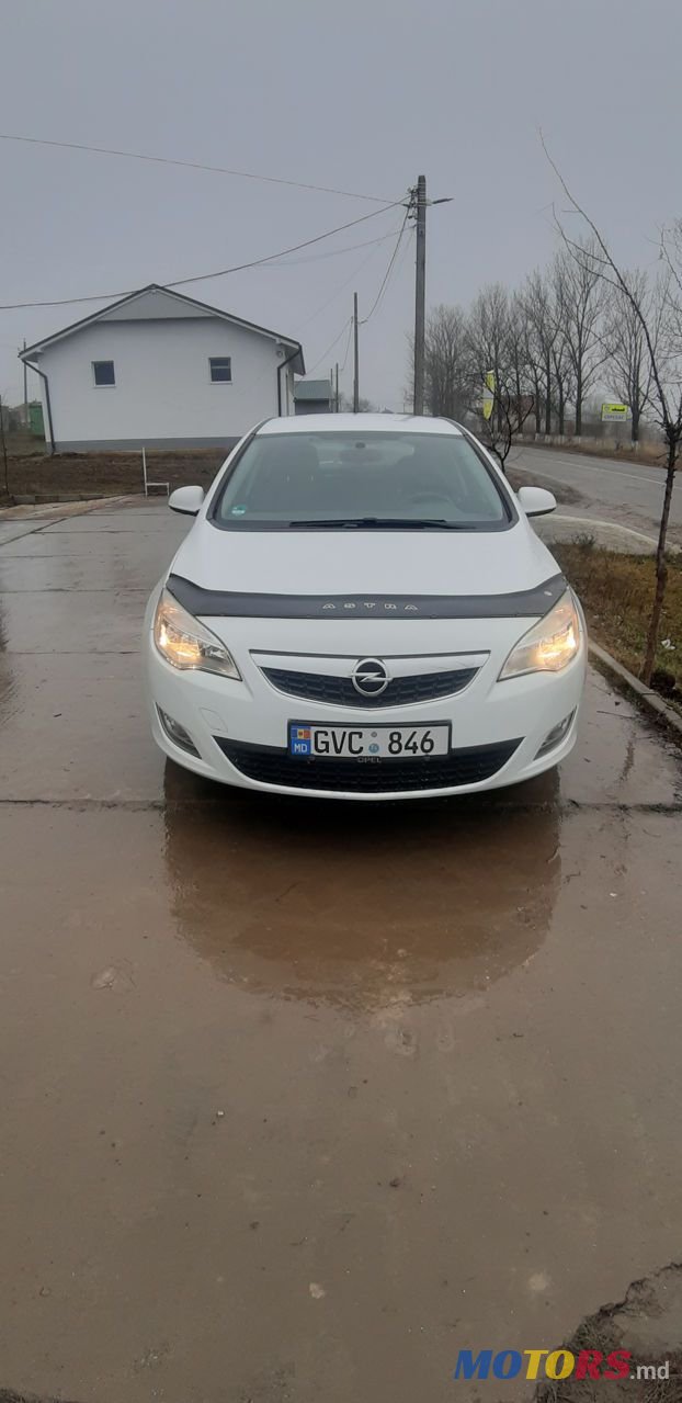 2012' Opel Astra photo #6