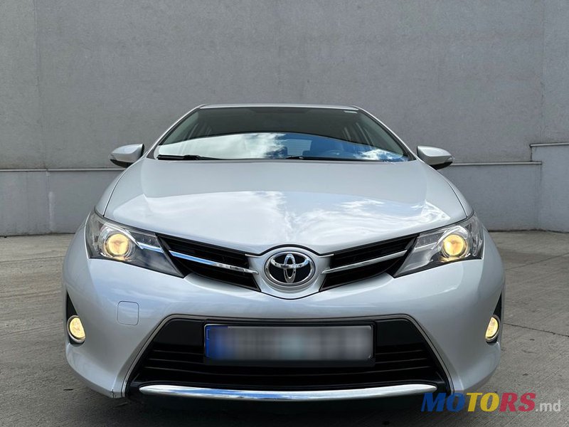 2014' Toyota Auris photo #2