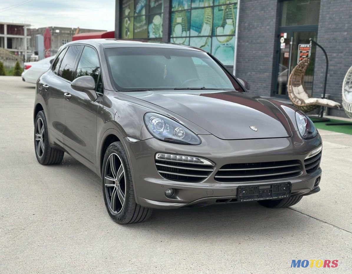 2012' Porsche Cayenne photo #3