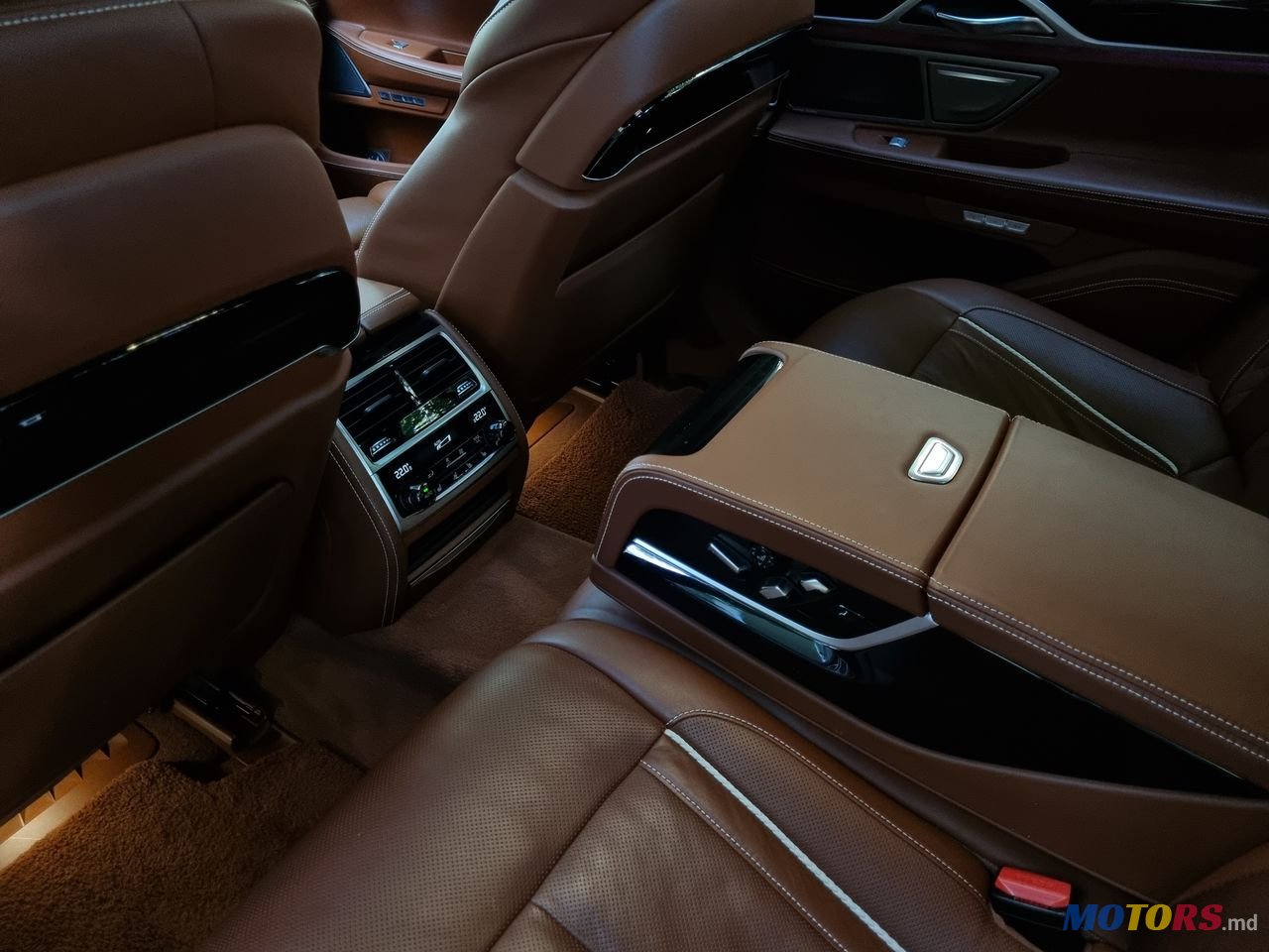 2016' BMW 7 Series photo #6