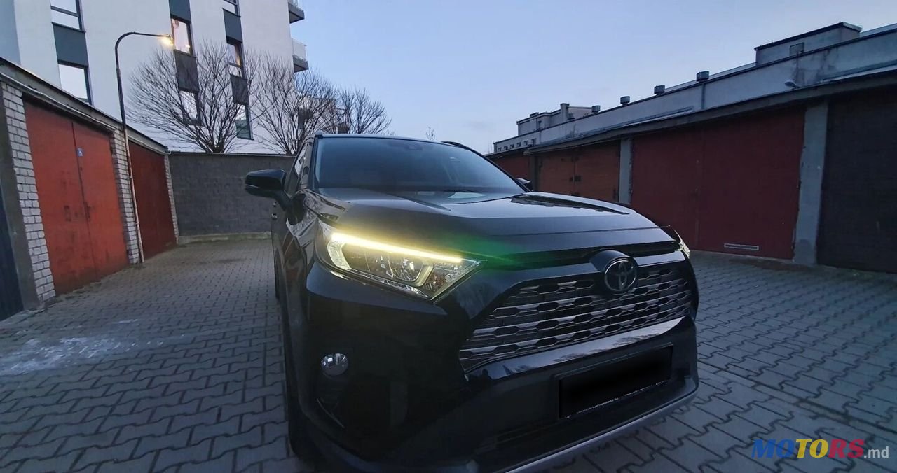 2019' Toyota RAV4 photo #4