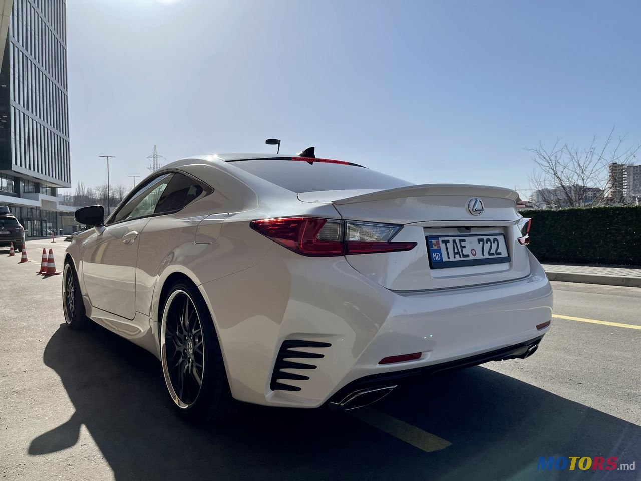 2016' Lexus Is Series photo #5