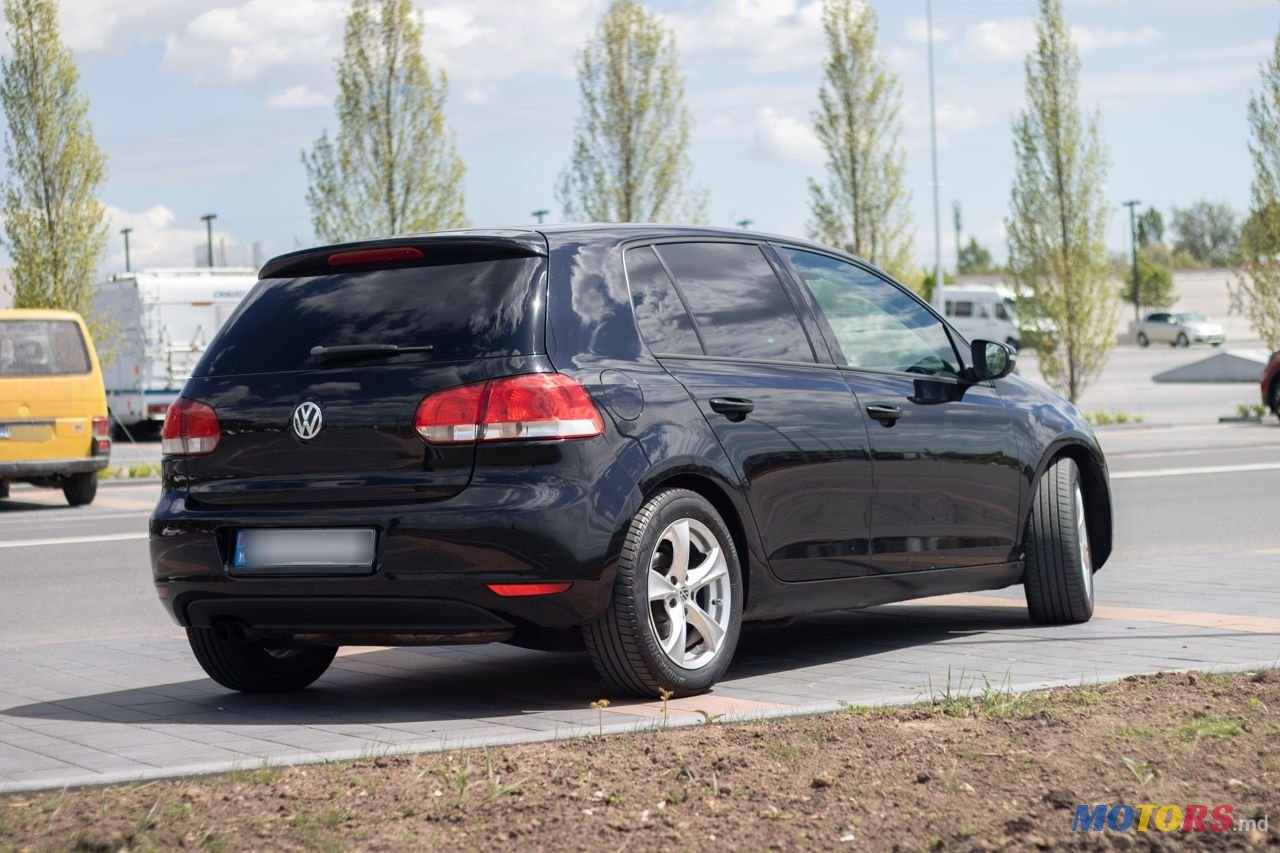 2009' Volkswagen Golf photo #1