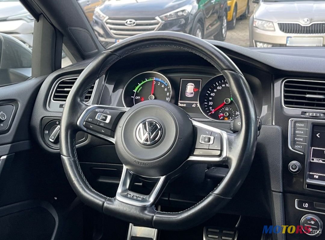 2015' Volkswagen Golf photo #6