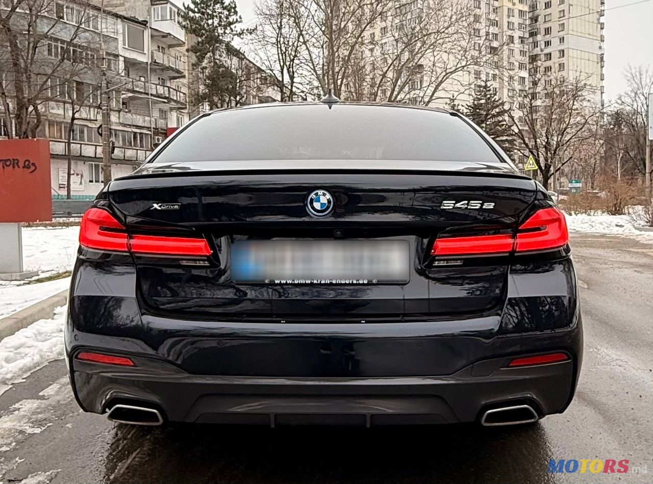 2021' BMW 5 Series photo #2