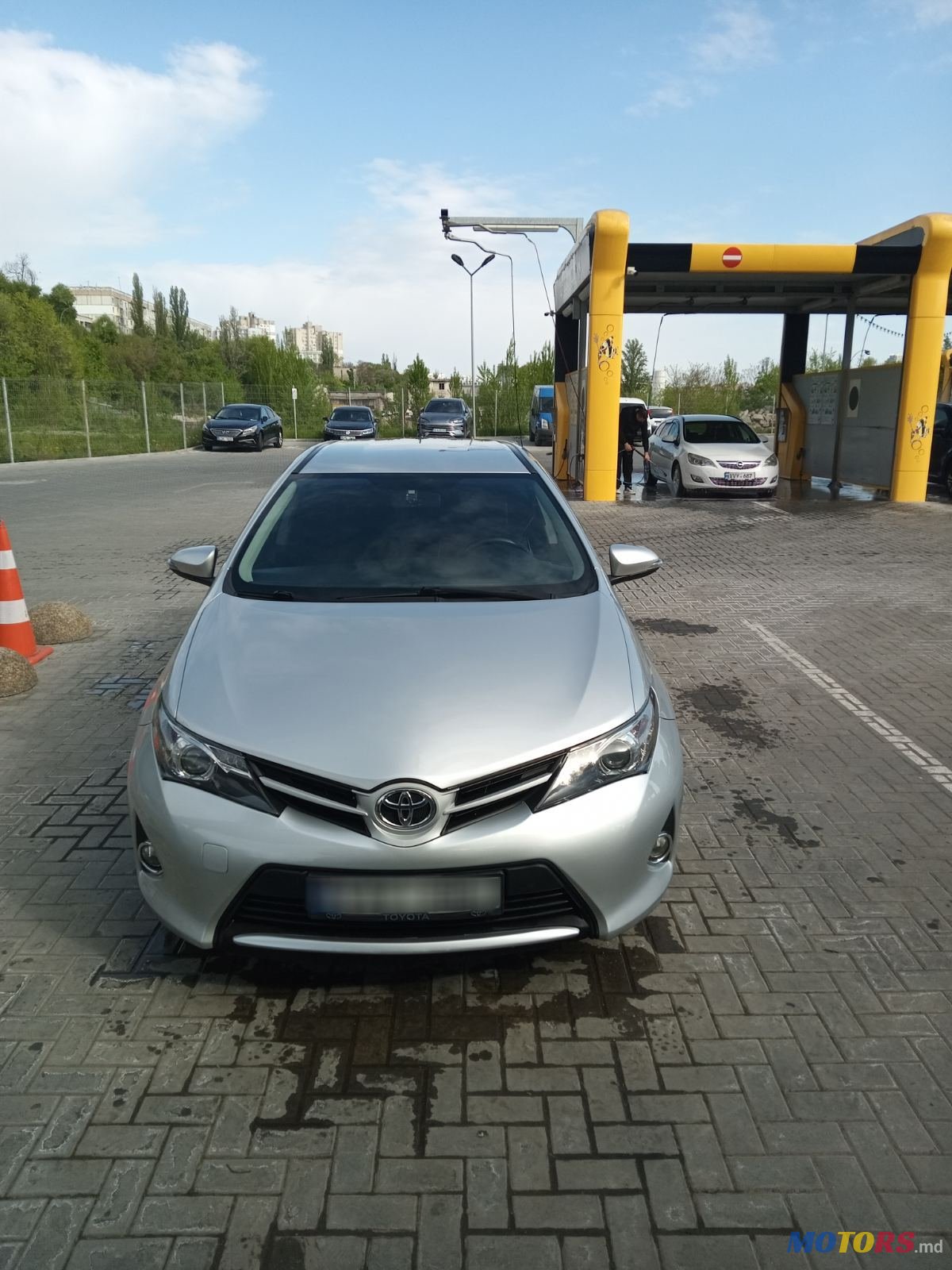 2013' Toyota Auris photo #3