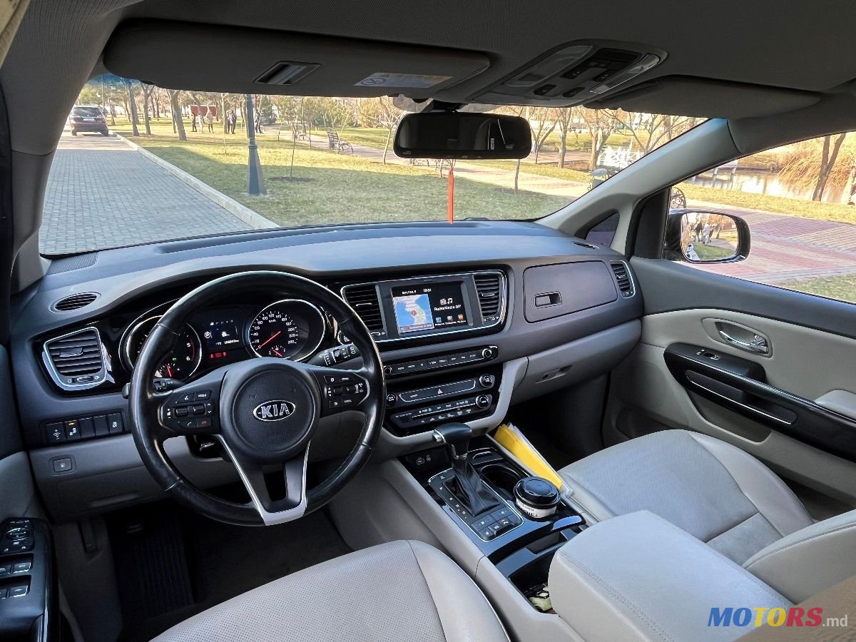 2017' Kia Carnival photo #4