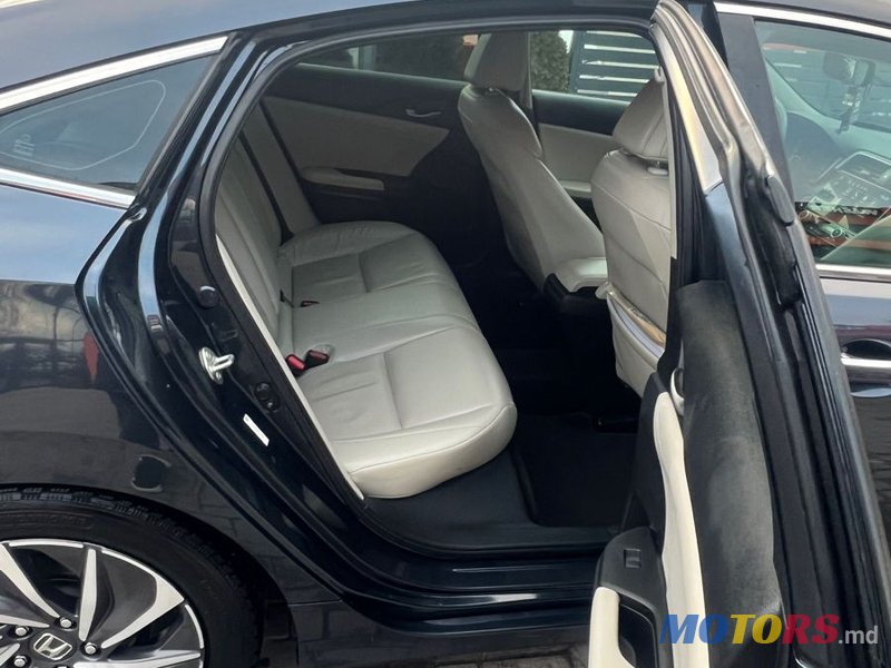2018' Honda Insight photo #3