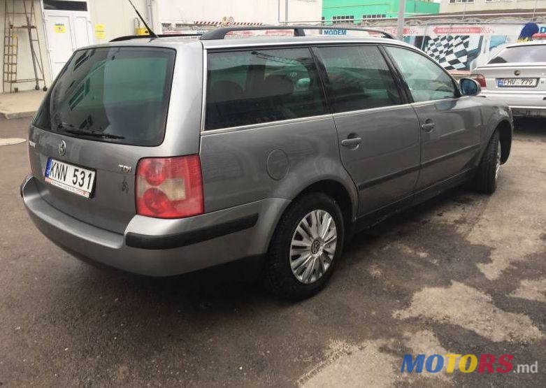 2004' Volkswagen Passat photo #2