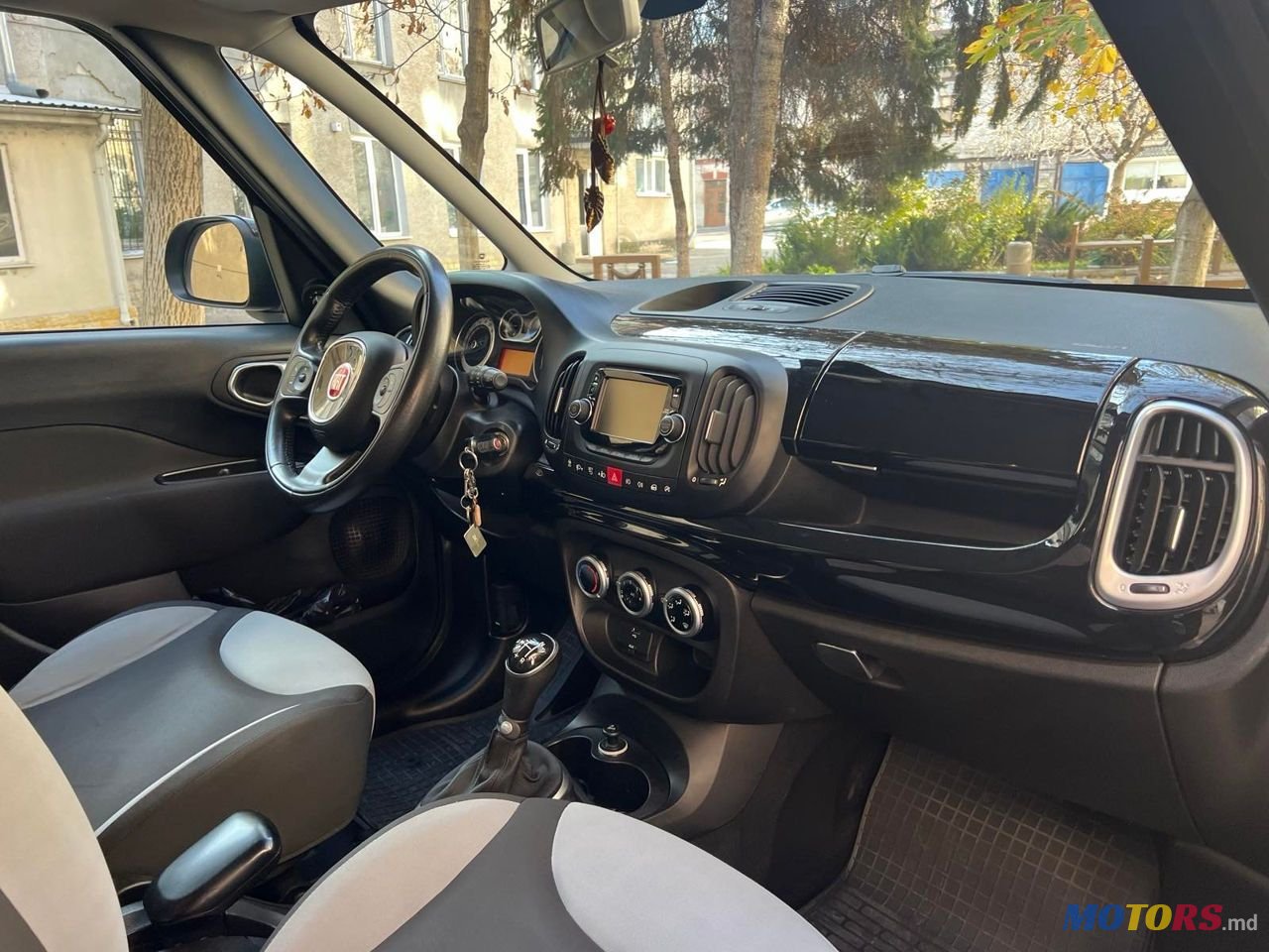 2014' Fiat 500L photo #6