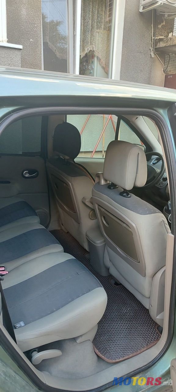 2005' Renault Grand Scenic photo #2