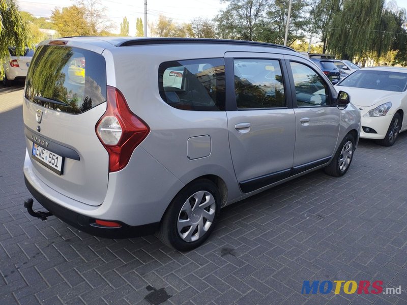 2013' Dacia Lodgy photo #3