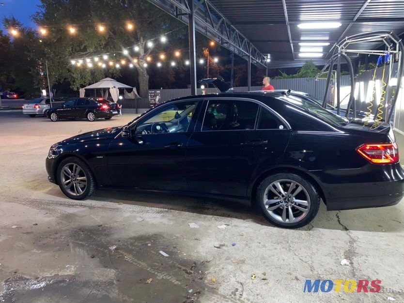 2011' Mercedes-Benz E Класс photo #2