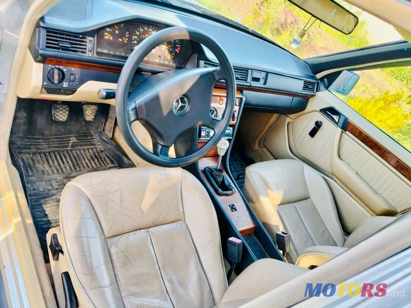 1992' Mercedes-Benz E-Class photo #5